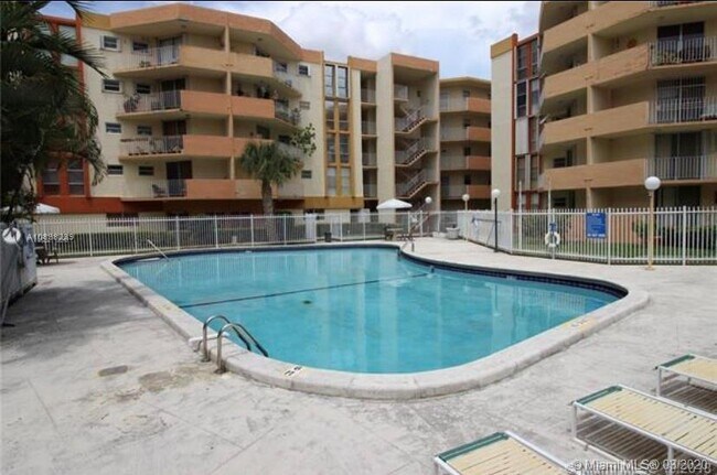 Building Photo - 1750 W 46th St