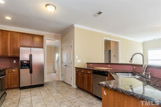 Building Photo - 711 Keystone Park Dr