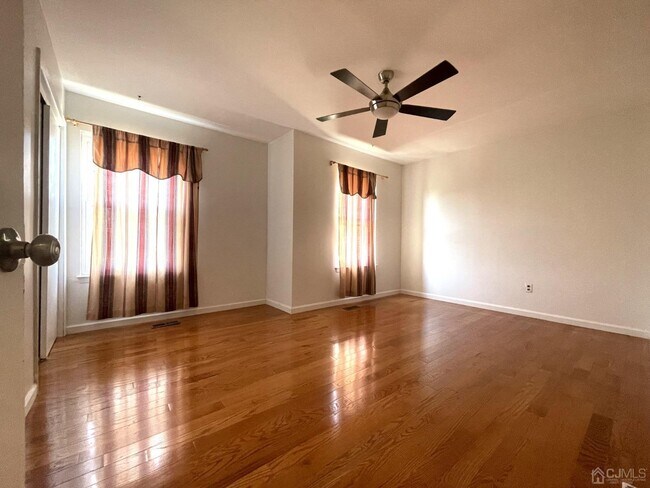 Building Photo - 115 Redbud Rd