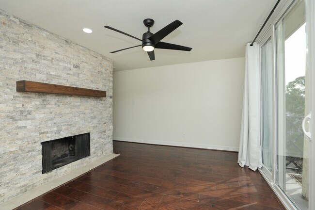 Building Photo - 2333 Bering Dr