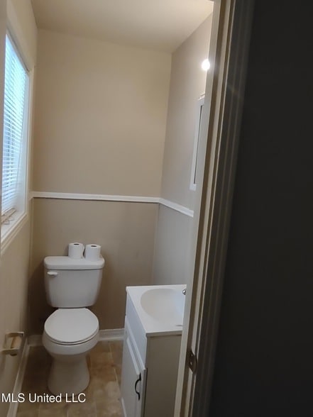 Building Photo - 6015 Oakland Heights St