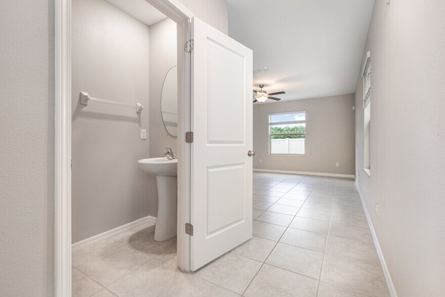 Building Photo - 6986 King Creek Dr