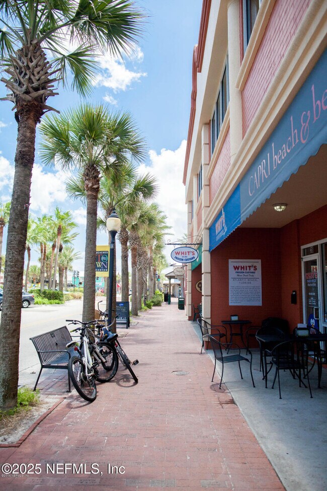 Building Photo - 310 7th St