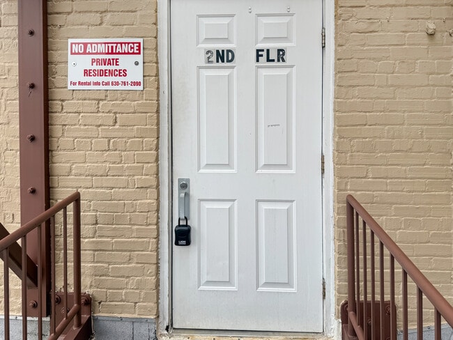 Building Photo - 206 W Main St