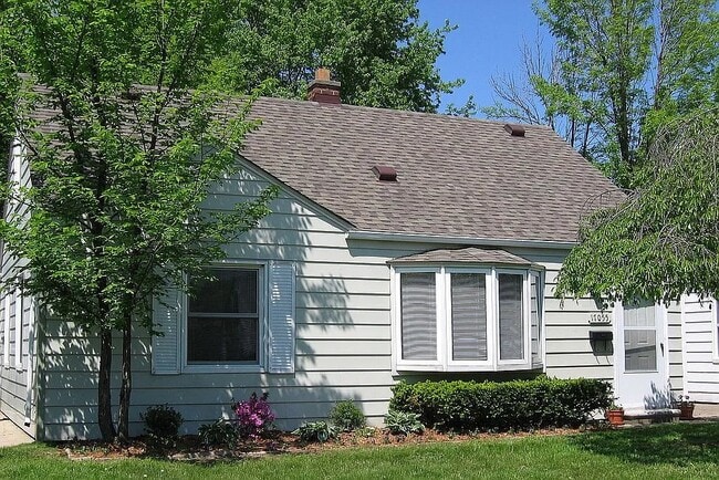 Primary Photo - 17055 Lincoln Ave