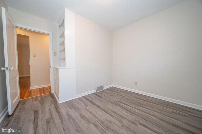 Building Photo - 1457 Manoa Rd