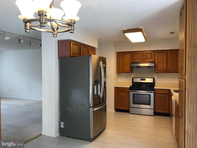 Building Photo - 33 Ketley Pl