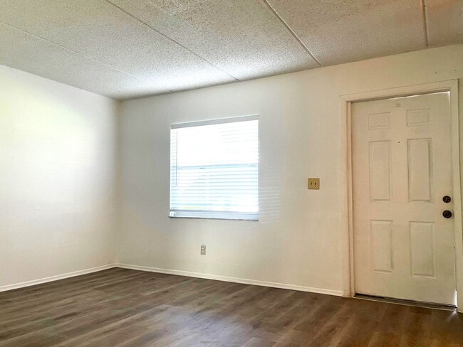 Building Photo - Palm Gardens Community