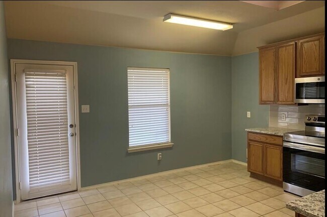 Building Photo - 3321 Truman St