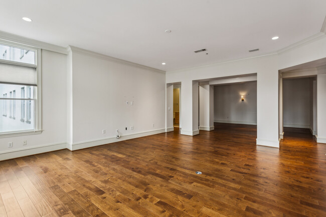 Building Photo - 2500 Peachtree Rd NW