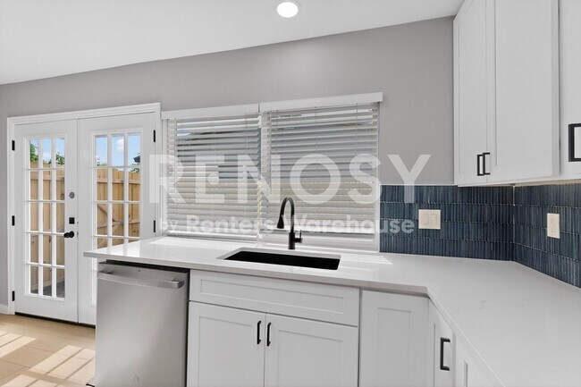 Building Photo - Carrollton GEM Ready For Move-in  ****Rent Concession - 2nd Month Free****