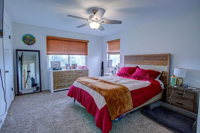 Building Photo - Great Beach Rental