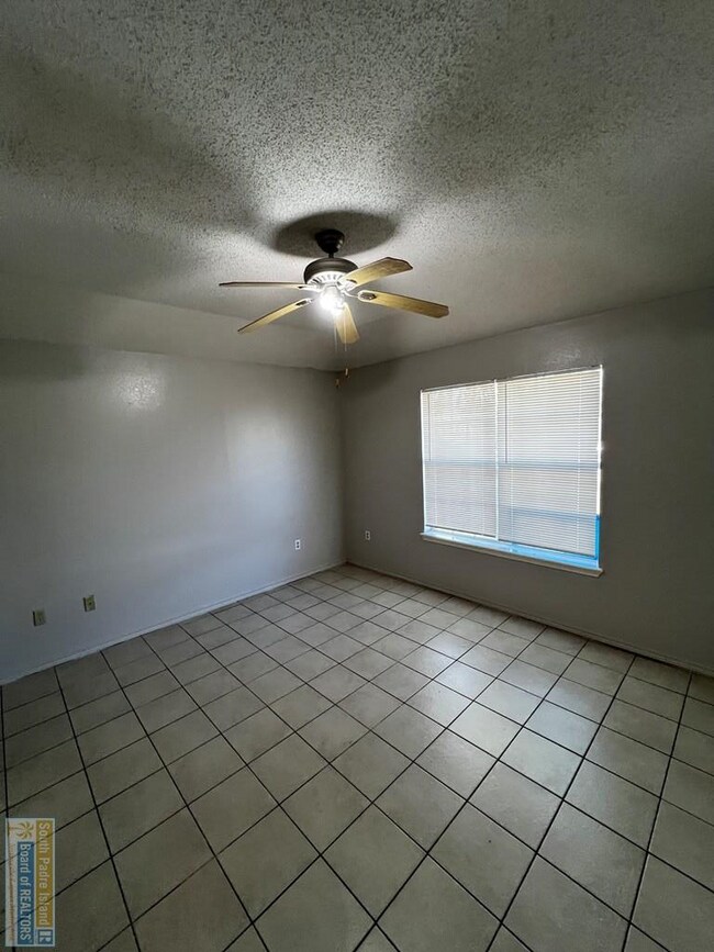 Building Photo - 2813 Capri St