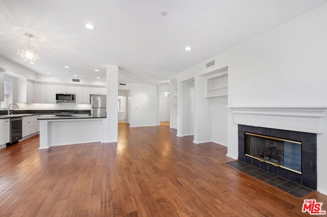 Building Photo - 13080 Pacific Promenade