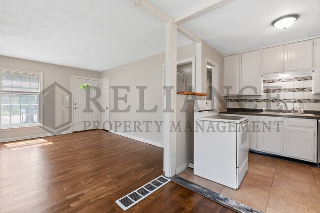 Building Photo - 1555 N Northeast Pkwy