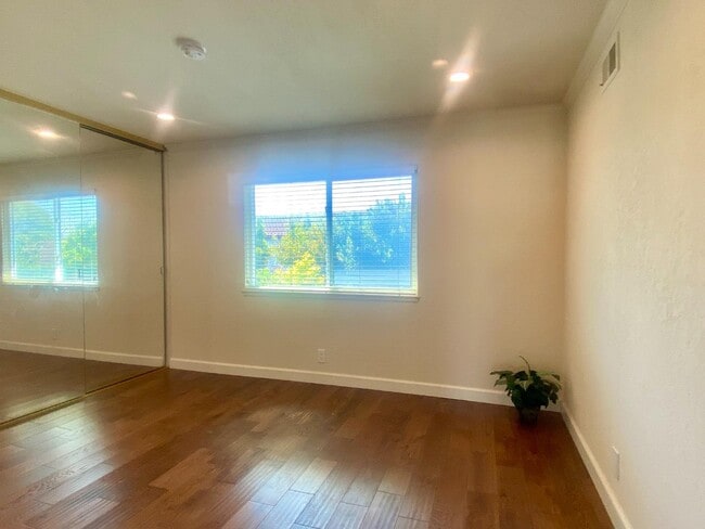 Building Photo - 852 Arcturus Cir