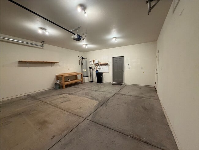 Building Photo - 1903 E La Entrada Pl