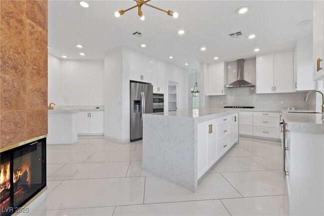 Building Photo - 3004 Sun Lake Dr