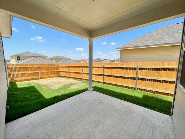 Building Photo - 704 Long Run