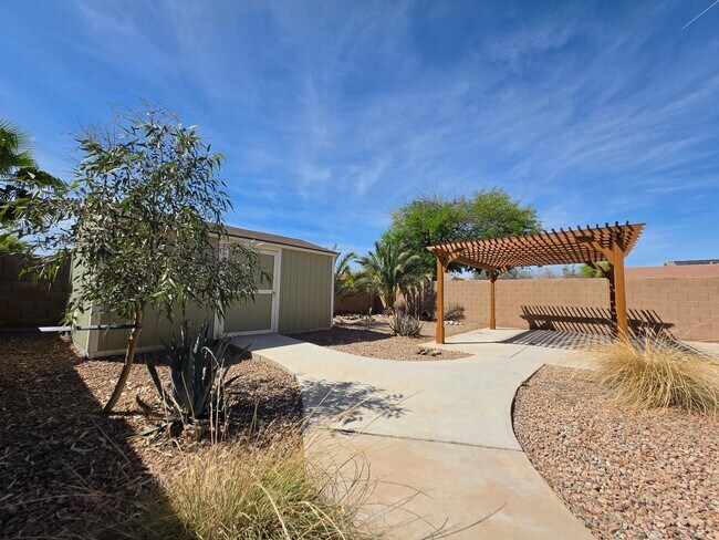 Building Photo - 40397 W Sanders Way