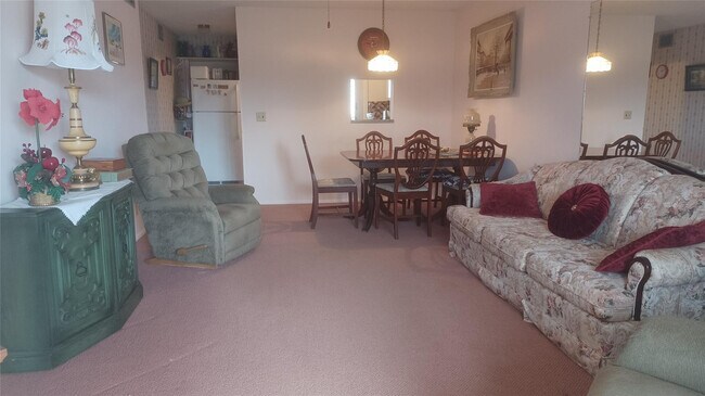 Building Photo - 2191 NE 1st Ct