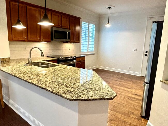 Building Photo - 2024 Foxtail View Ct