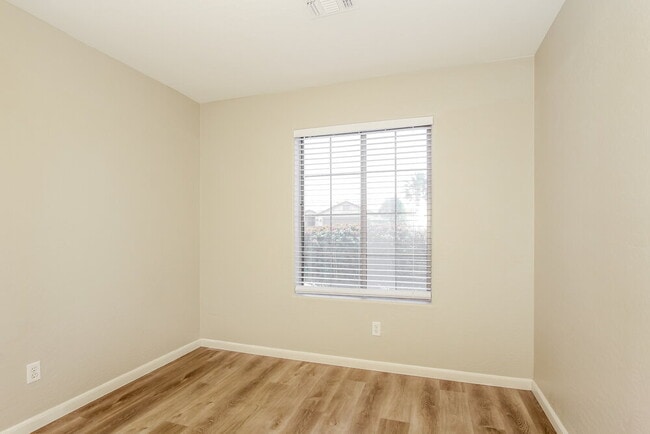 Building Photo - 13254 W Paradise Ln