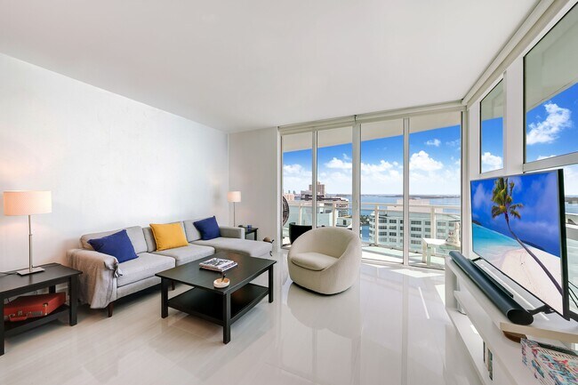 Building Photo - 950 Brickell Bay Dr