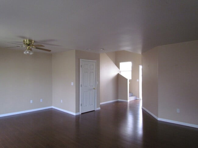 Building Photo - AVAILABLE SEPTEMBER 08,2025!!