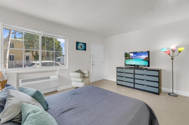 Building Photo - 503 75th St