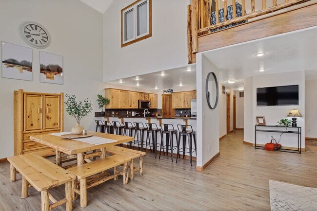 Building Photo - 130 Par Dr