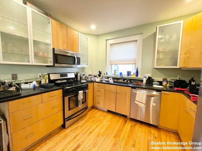 Building Photo - 34 Greenwich St