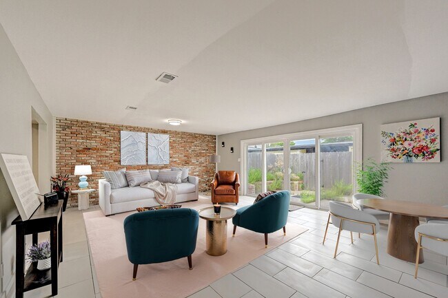 Primary Photo - 13194 Trail Hollow Dr