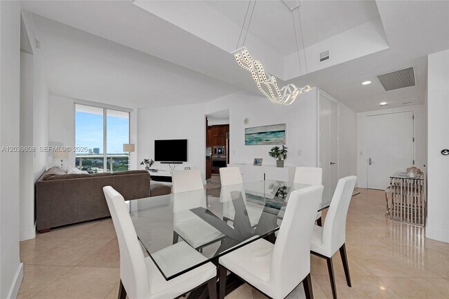 Building Photo - 16001 Collins Ave