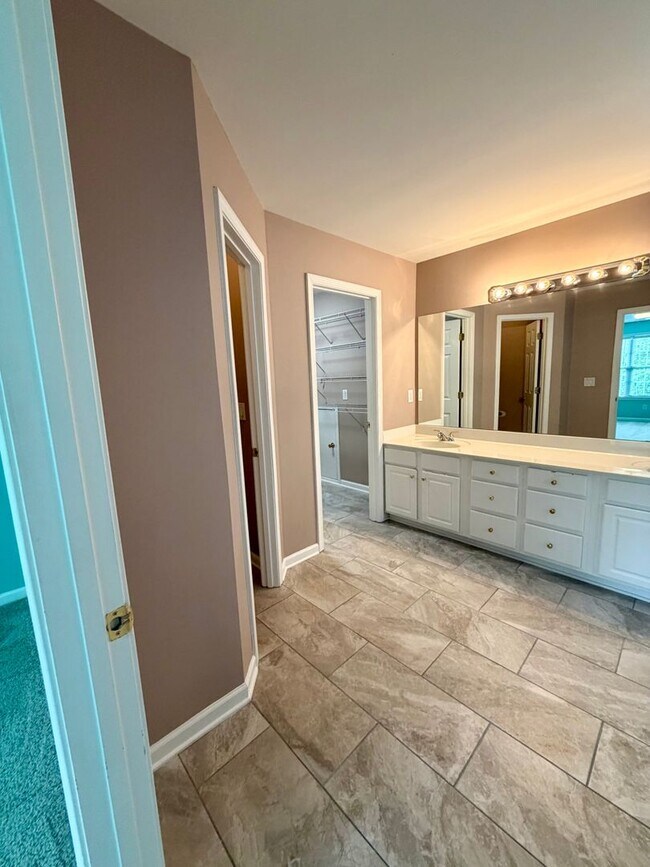 Building Photo - Stunning 5BR Retreat in Gated Village at Telfair