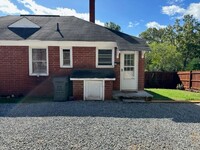 Building Photo - ONE BEDROOM, ONE LEVEL DUPLEX APARTMENT IN...