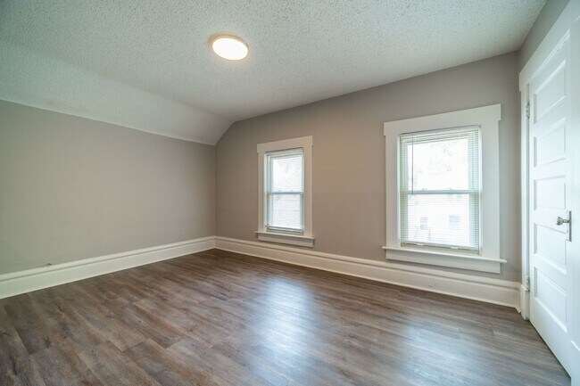 Building Photo - 810 Miller Ave