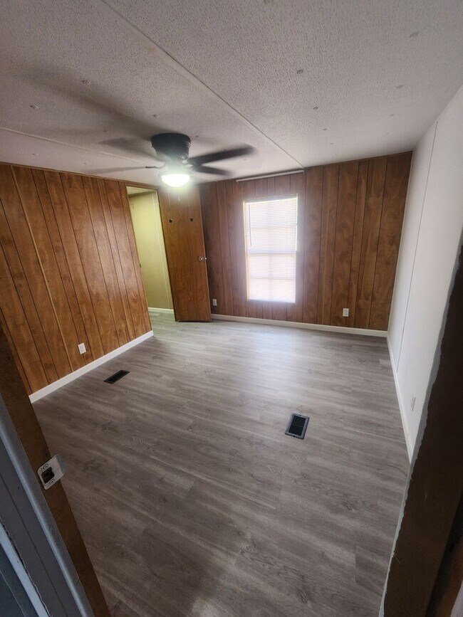 Building Photo - 3 Bedroom, 2 Bathroom Rental NOW Available!