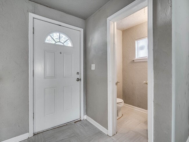 Building Photo - 545 SW 46th St