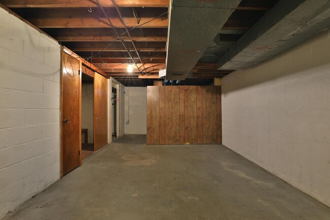Building Photo - 2636 Nottingham Rd