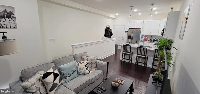 Building Photo - 512 W Montgomery Ave