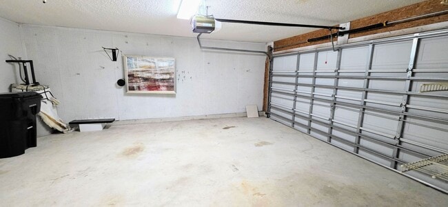 Building Photo - Cosey Cul-De-Sac Living in the Desirable Foxchase Community!