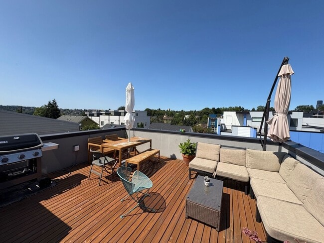 Building Photo - Leschi Townhome