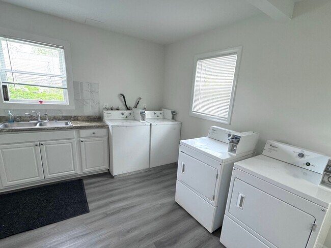 Building Photo - The Lodge on Benham - Rooms for Rent