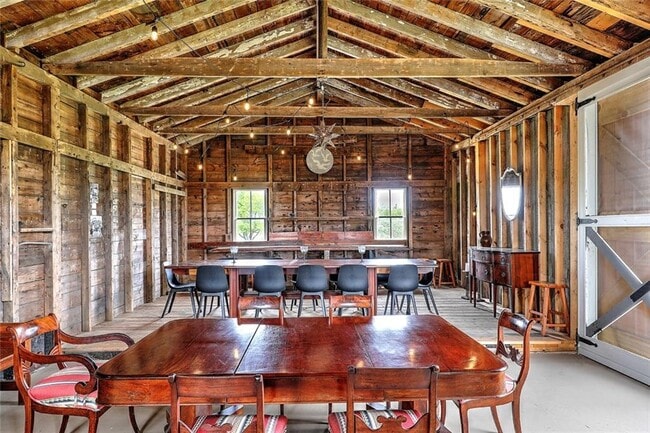 Building Photo - 148 Fogland Rd