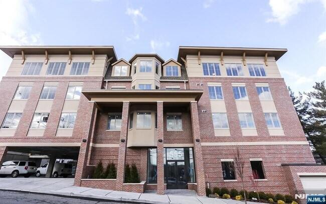 Building Photo - 555 10th St