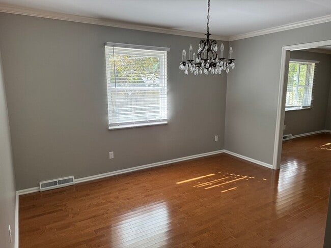 Building Photo - 3 Bedroom Ranch - Upper Arlington, OH