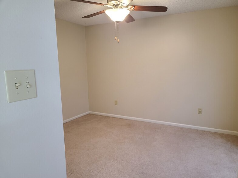 Guest bedroom #2 - 12439 Coursey Blvd