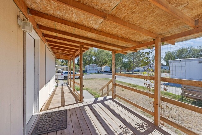 Building Photo - Large manufactured home