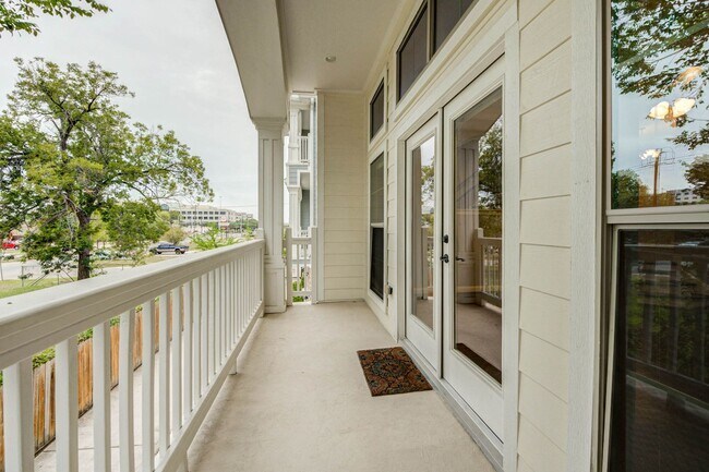 Building Photo - Welcome to this stunning 3-bedroom, 3.5-ba...
